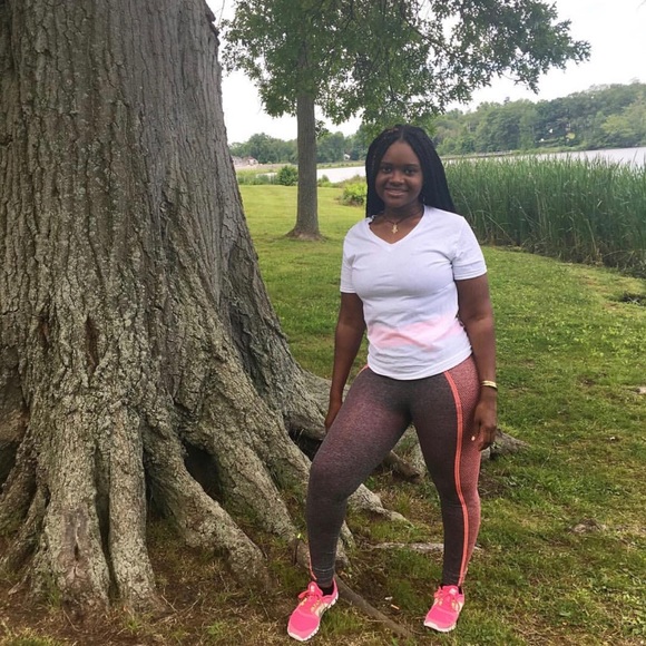 Welcome to my closet🌻 Posh Ambassador & Affiliate - Picture 1 of 8